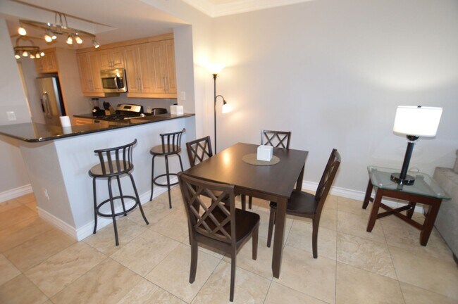 Building Photo - Meridian Furnished 2 Bd / 2 Ba Luxury Condo, Newly Renovated