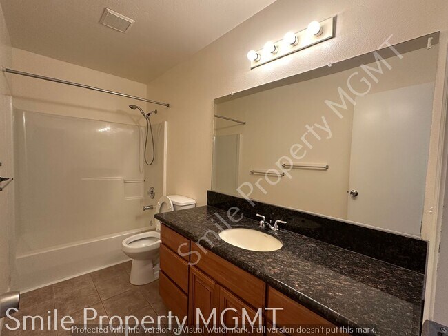 Building Photo - single house