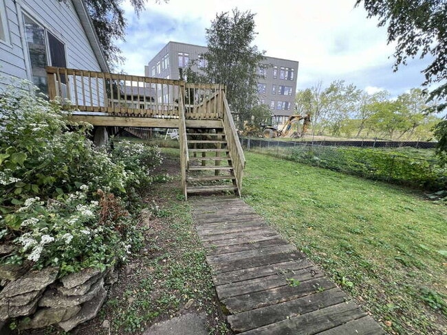 Building Photo - 131 N Fair Oaks Ave