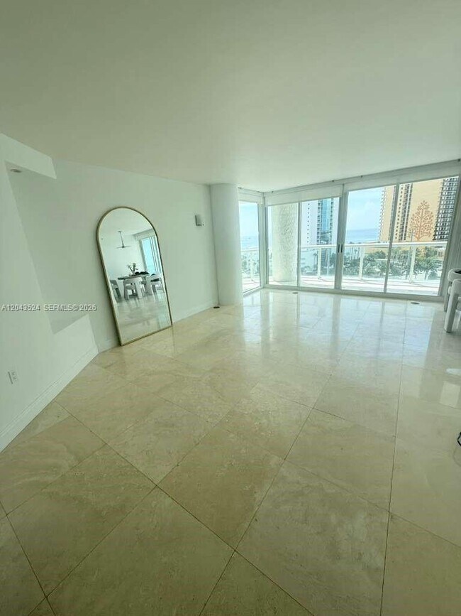 Building Photo - 16400 Collins Ave