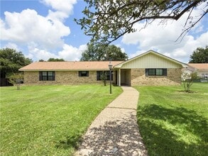 Building Photo - 2525 Willow Bend Dr