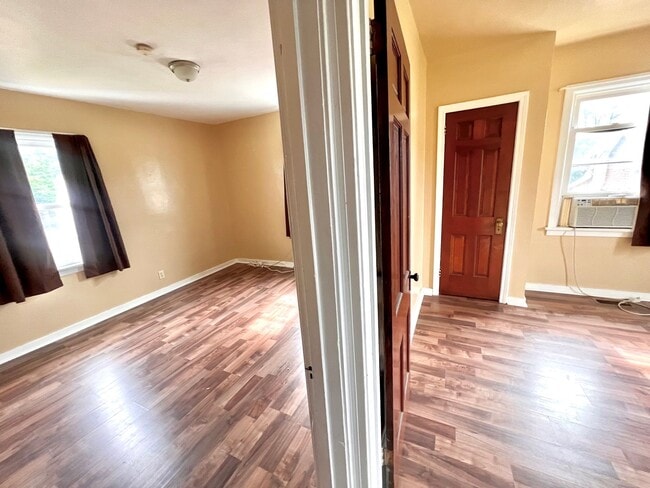 Building Photo - Beaver Falls - 2 bedroom 1 Bath Home