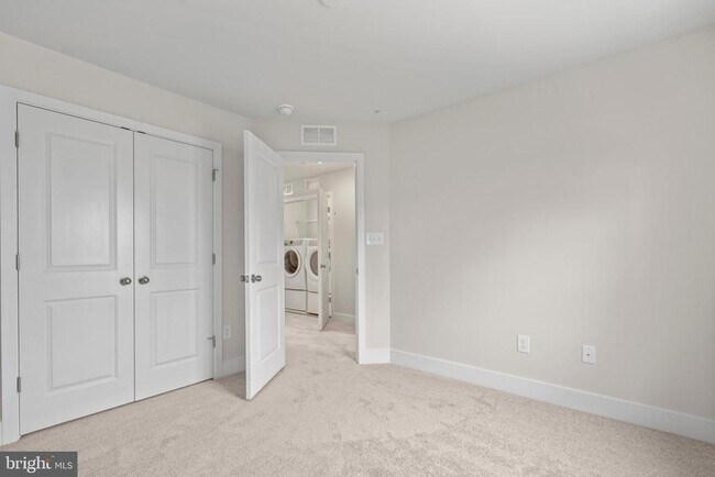 Building Photo - 502 Downswing Rd