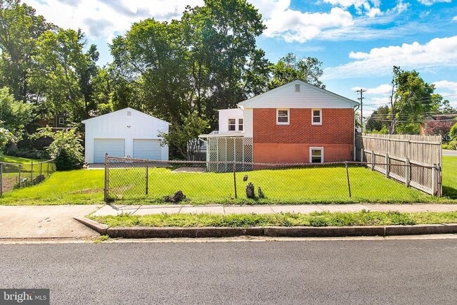 Building Photo - 9802 Lomond Dr