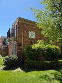 Building Photo - 620 E Lincoln Ave