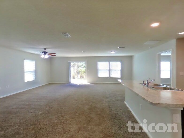 Building Photo - 2330 Sea Palm Ave