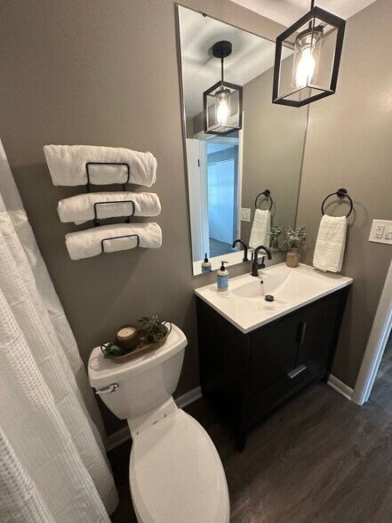 Upper bath - 35 Farmbrook Drive