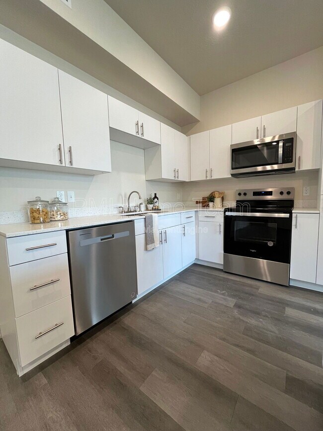 Building Photo - 155 E Ninth