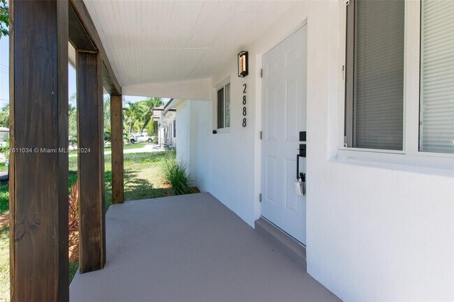 Building Photo - 2888 SW 17th St