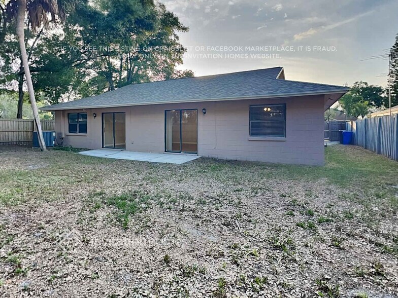 Building Photo - 11301 Hollyglen Dr