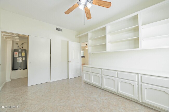 Building Photo - 2547 W Naranja Ave