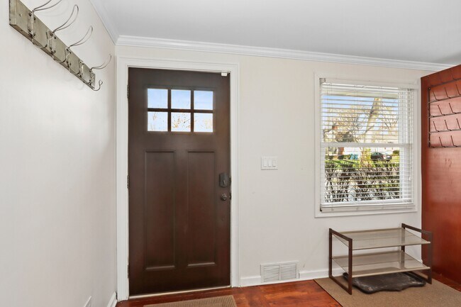 Building Photo - 7329 Ash St