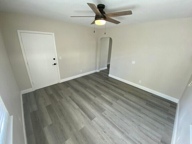 Building Photo - 112 Lake Ave