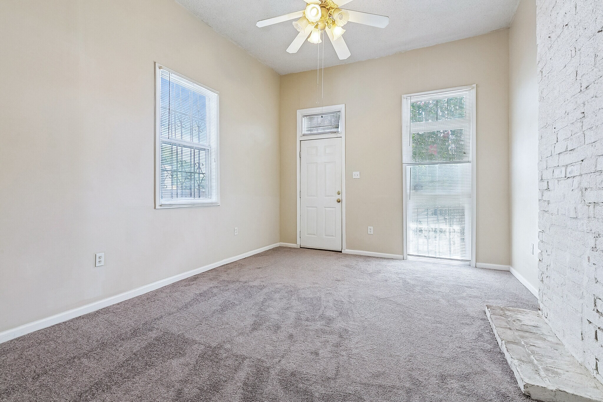 Right side of unit, front room, closest to street - 2920 Philip St