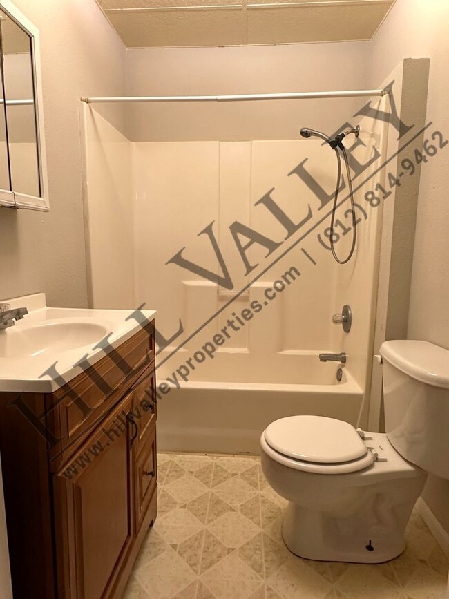 Building Photo - Two Bedroom Home