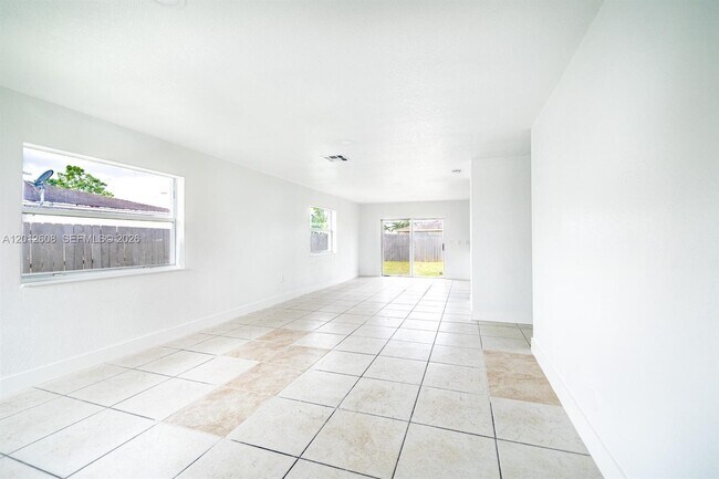 Building Photo - 705 NW 13th Terrace