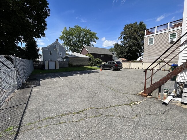 Building Photo - 36 Everett St