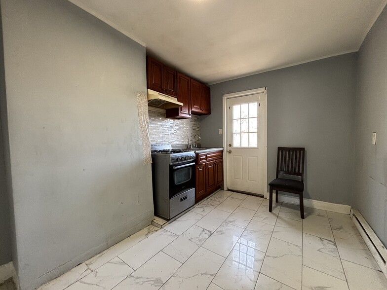 Building Photo - 516 E Jersey St