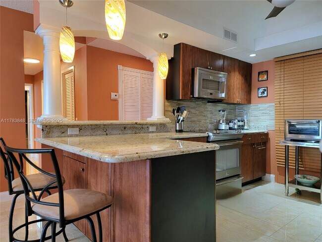 Building Photo - 3505 S Ocean Dr