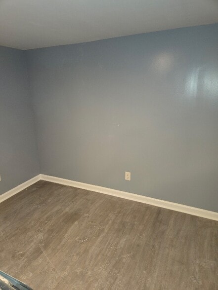 Building Photo - 3045 Crestview Dr