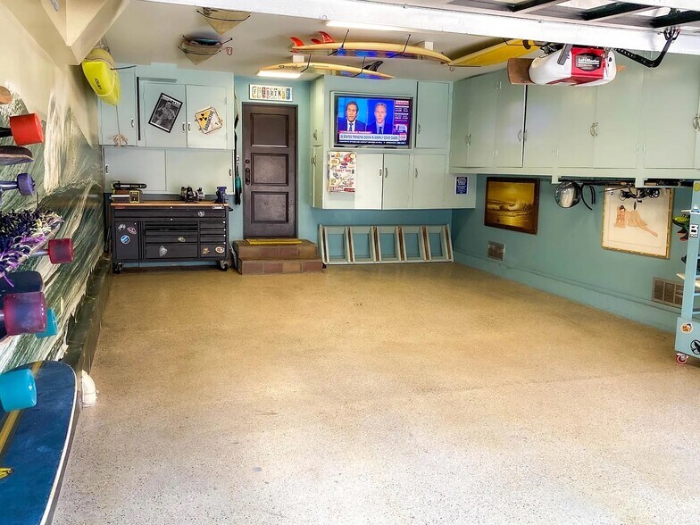 Building Photo - 221 24th St