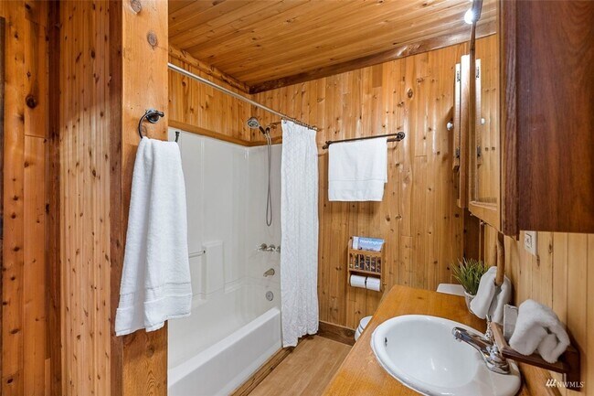 Building Photo - Modern Comfort Meets Vintage Charm – Just Minutes from the Ferry!