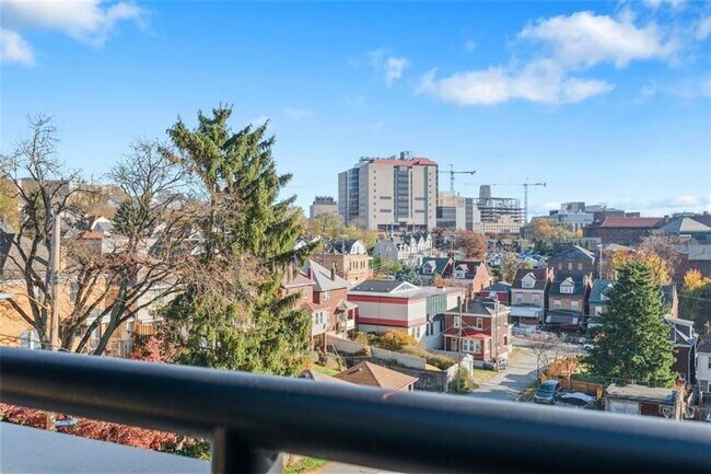 Building Photo - 112 Burrows St