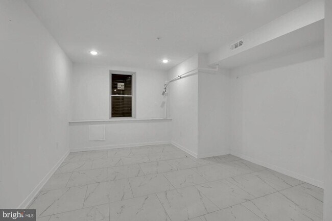 Building Photo - 2670 Braddock St