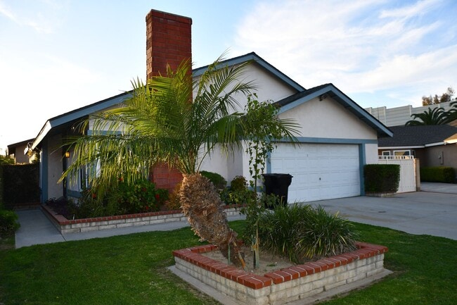 Building Photo - 1271 N Mosswood Dr