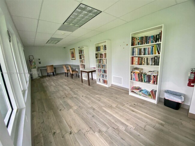 Building Photo - 2781 Taft St