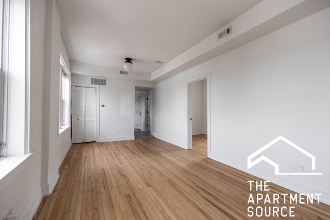 Building Photo - 3049 W Medill Ave