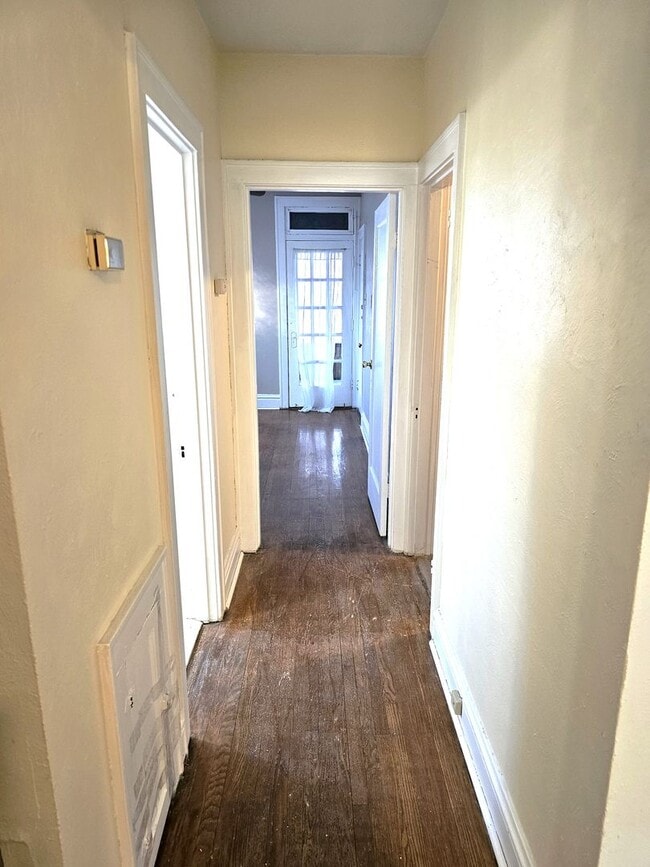 Building Photo - 4953 Holly Hills Ave