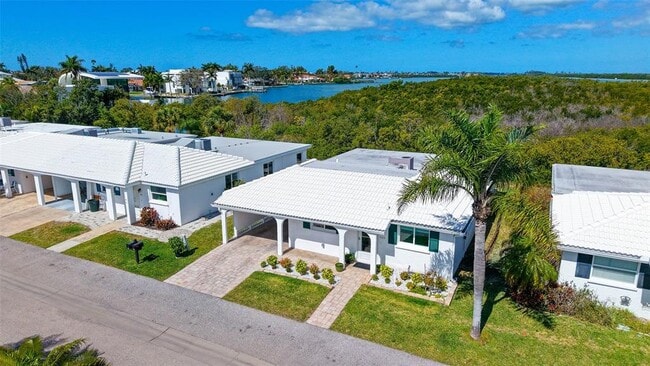 Building Photo - 909 Spanish Dr N