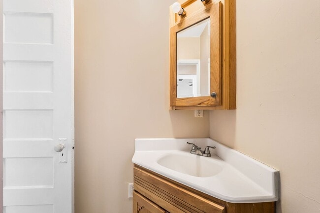 Building Photo - Avenue 663-C