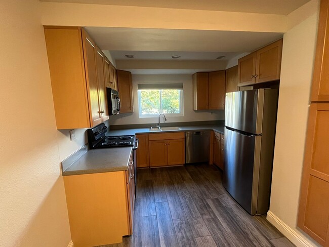 Building Photo - 2 bed 2 bath Condo in Mission Valley