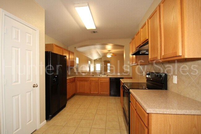 Building Photo - 505 Vega Ln