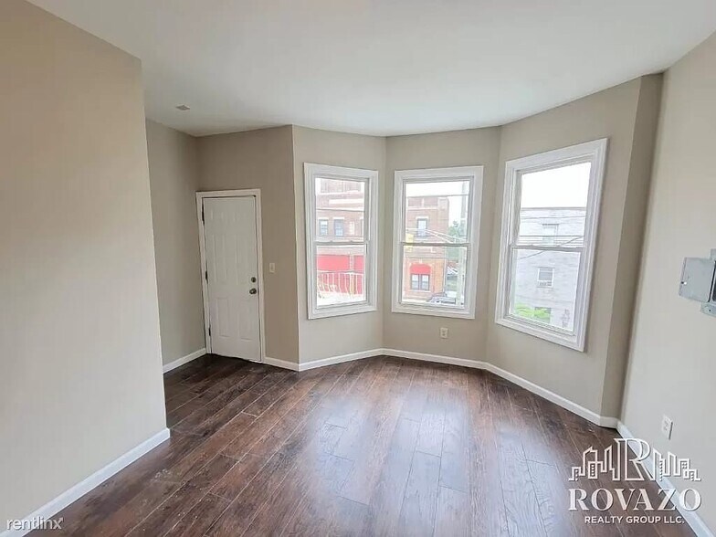 Building Photo - 662 Grove St