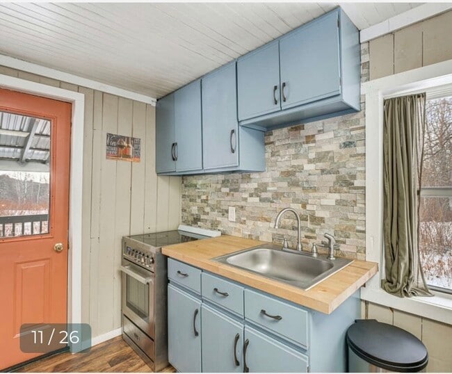 Building Photo - 15 Cottage Rd