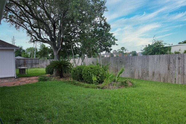 Building Photo - 1839 Lakewinds Dr