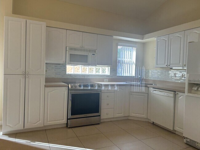 Building Photo - 8008 Via Hacienda