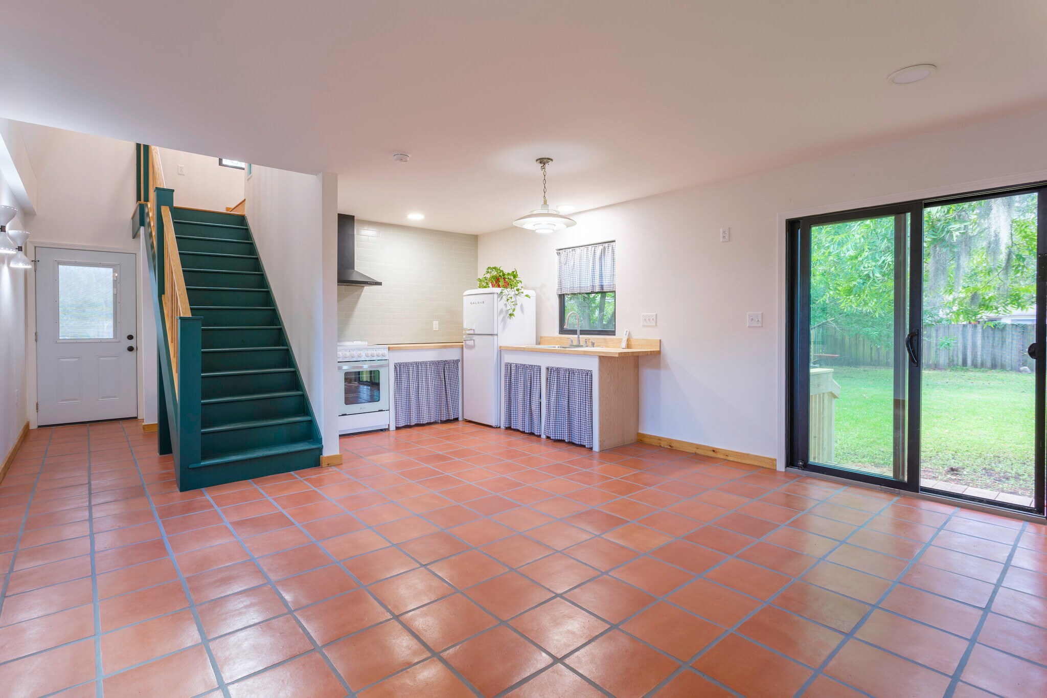Eat-in kitchen, dining, living area - 10 Linden Dr