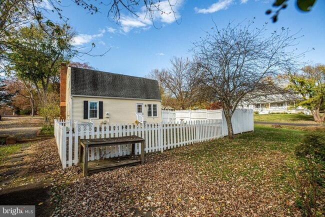 Building Photo - 1445 Heatherstone Dr