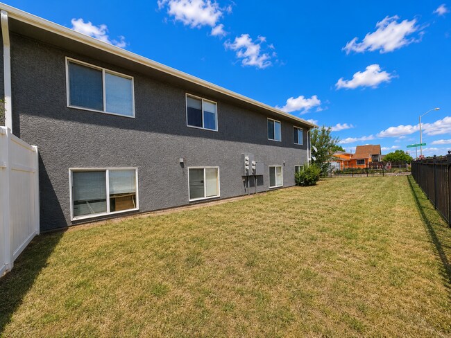 Building Photo - 3475 Cochran Dr