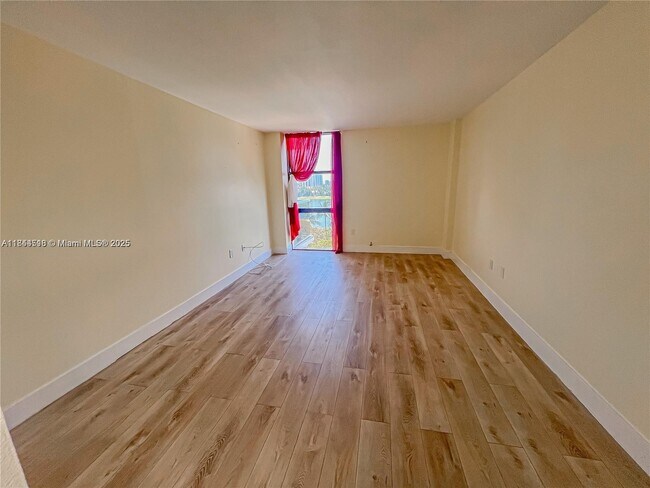 Building Photo - 3625 N Country Club Dr