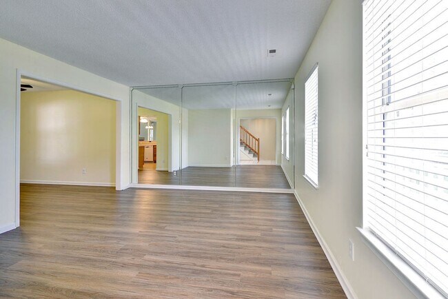 Building Photo - Convenient Coventry Home