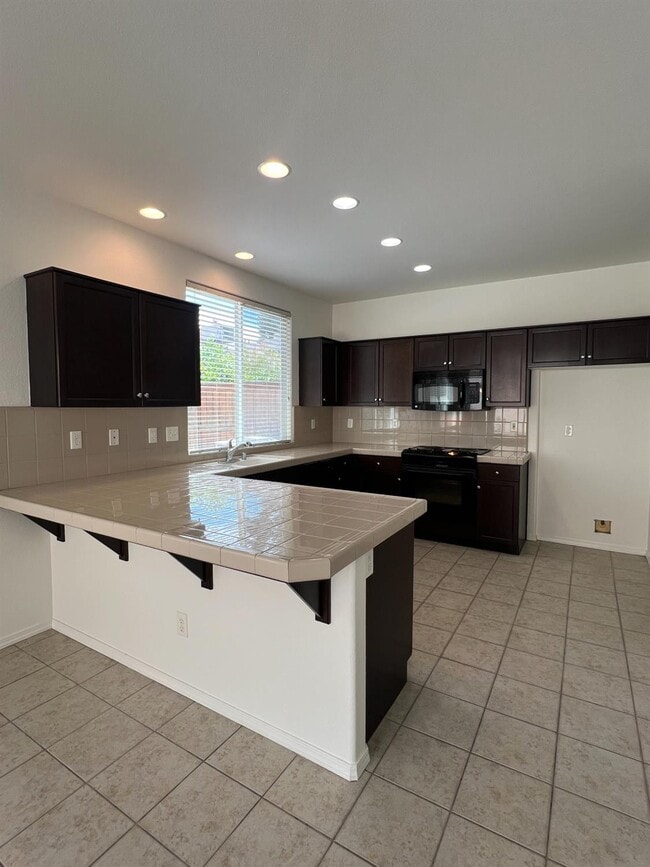 Building Photo - 3621 W Pomegranate Ln