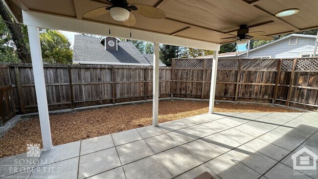 Building Photo - Updated 2 Bedroom Sonoma Home