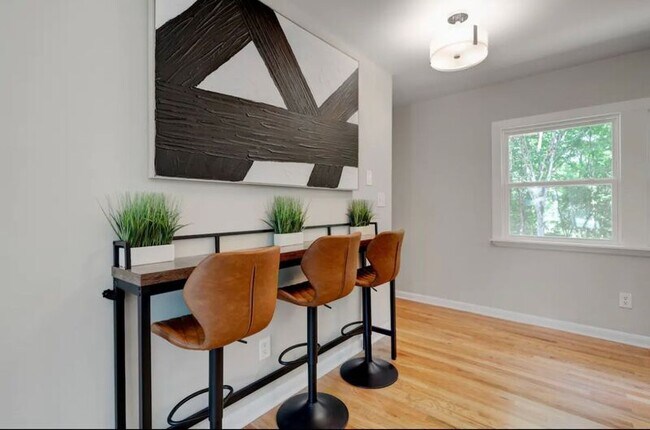 Building Photo - 2809 Newark Dr