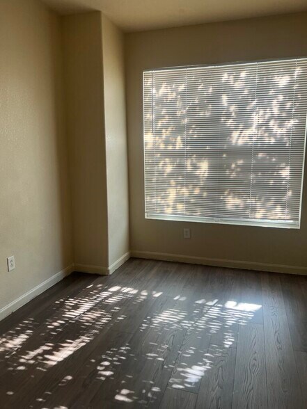 Building Photo - 10550 W Alexander Rd