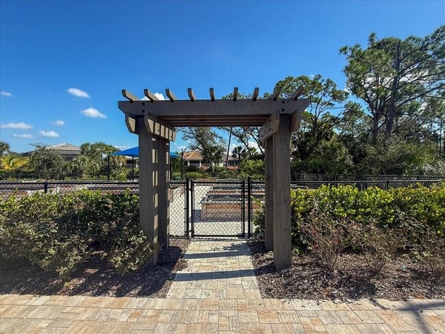 Building Photo - 9982 Beachwalk Dr